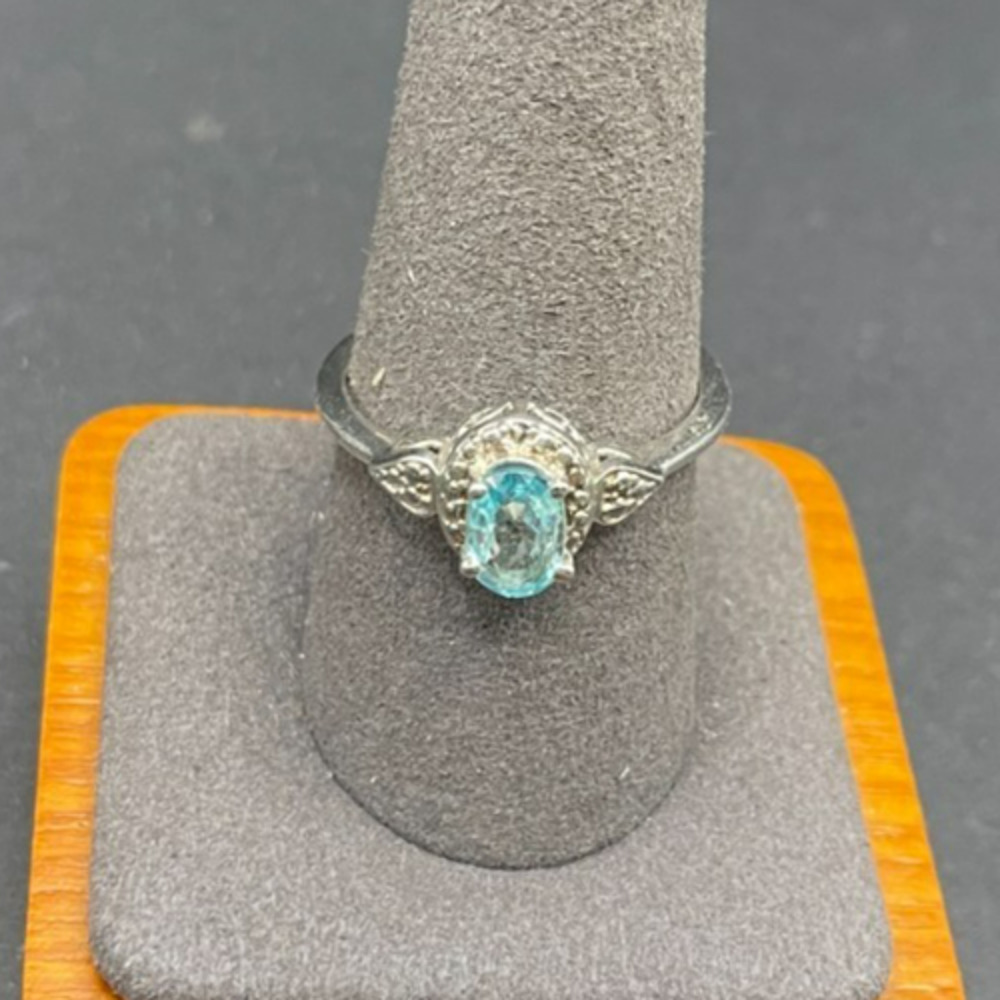 Sterling Silver 925 Aquamarine Blue Topaz Solitaire Ring Accent Stones Sz 9.75